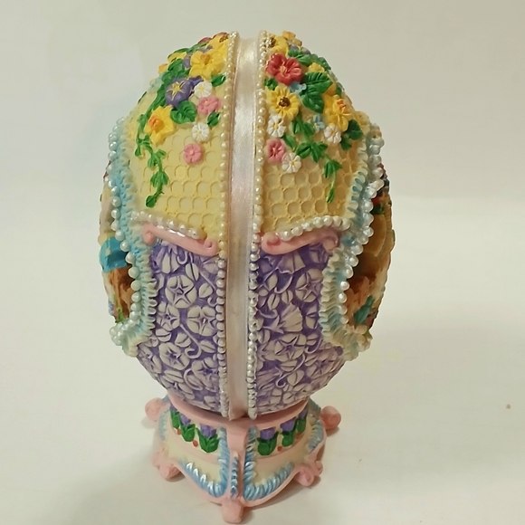 Rare Vintage Kmart Easter Jubilee Egg Centerpiece with Stand Rabbits Pastel - Picture 5 of 8